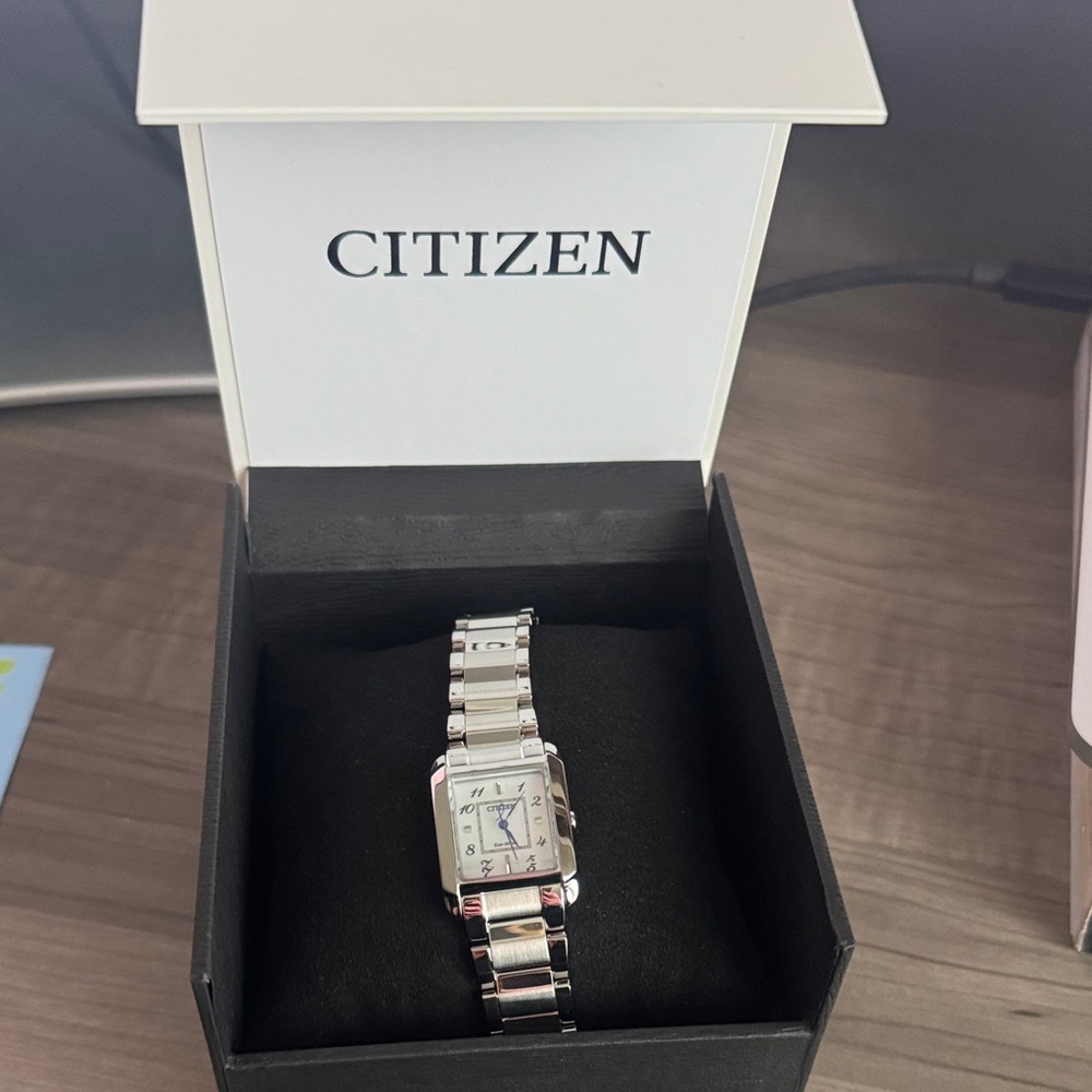 Citizen L Bianca Silver Women’s Watch New in Box - Picture 2 of 2